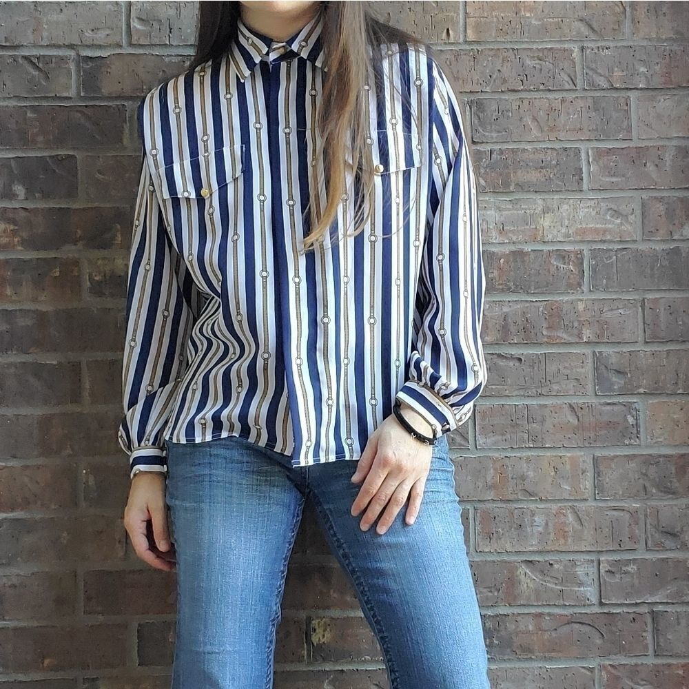 💖 HP💖 Vintage Schrader printed blouse